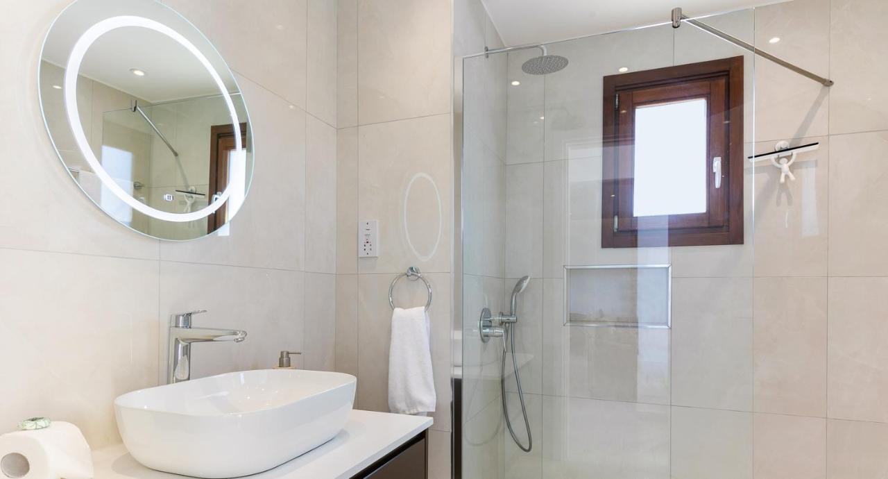 Modern Apartment Nz11 Large Balconies With Sea And Mountain Views Kouklia Exteriör bild